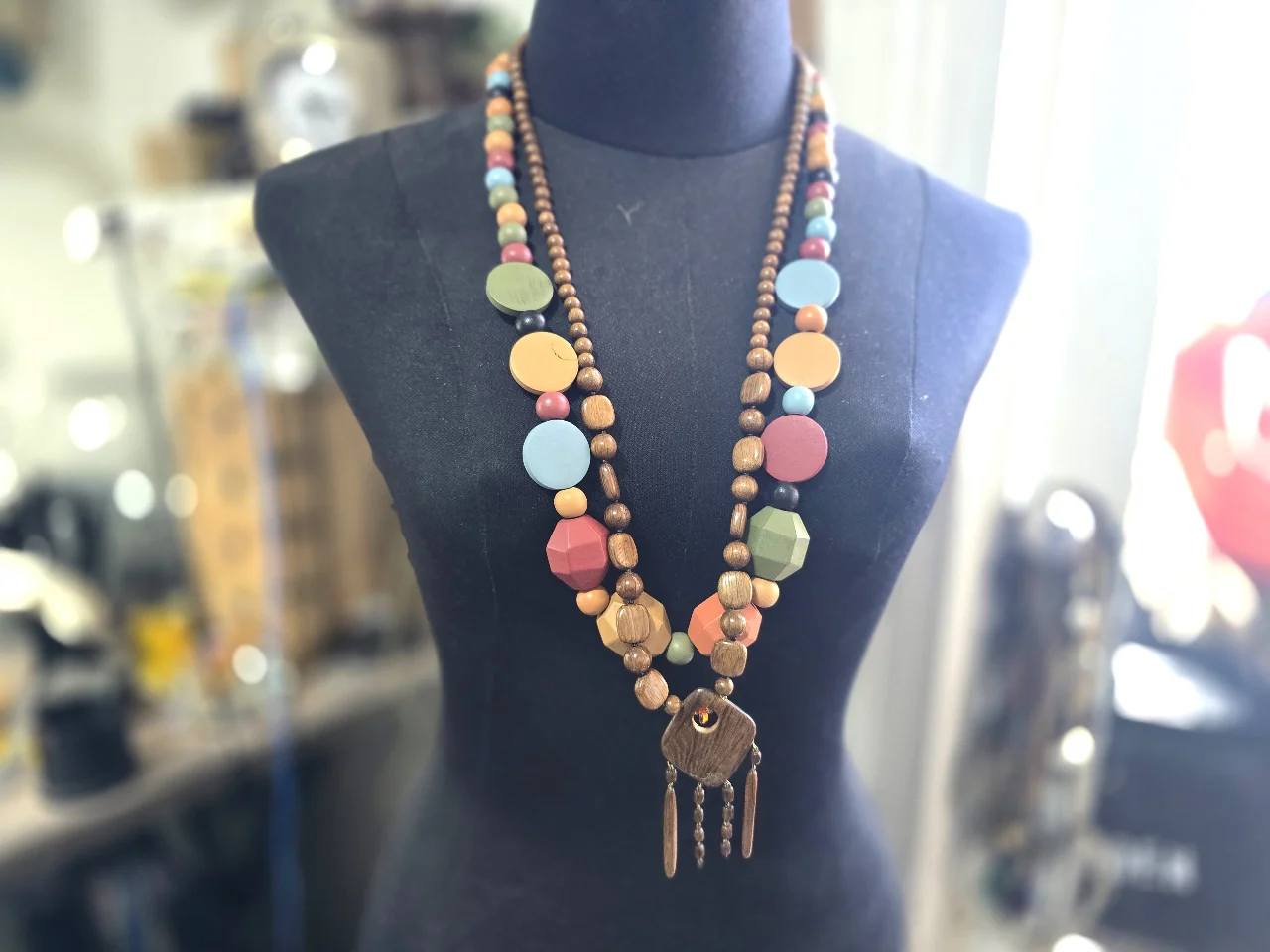 זוג מחרוזות מעץ