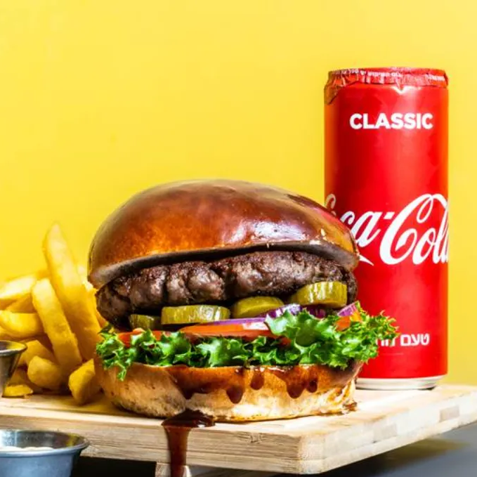 המבורגר 130 גרם + צ’יפס + שתייה – חוויה מלאה | גורילה בורגר