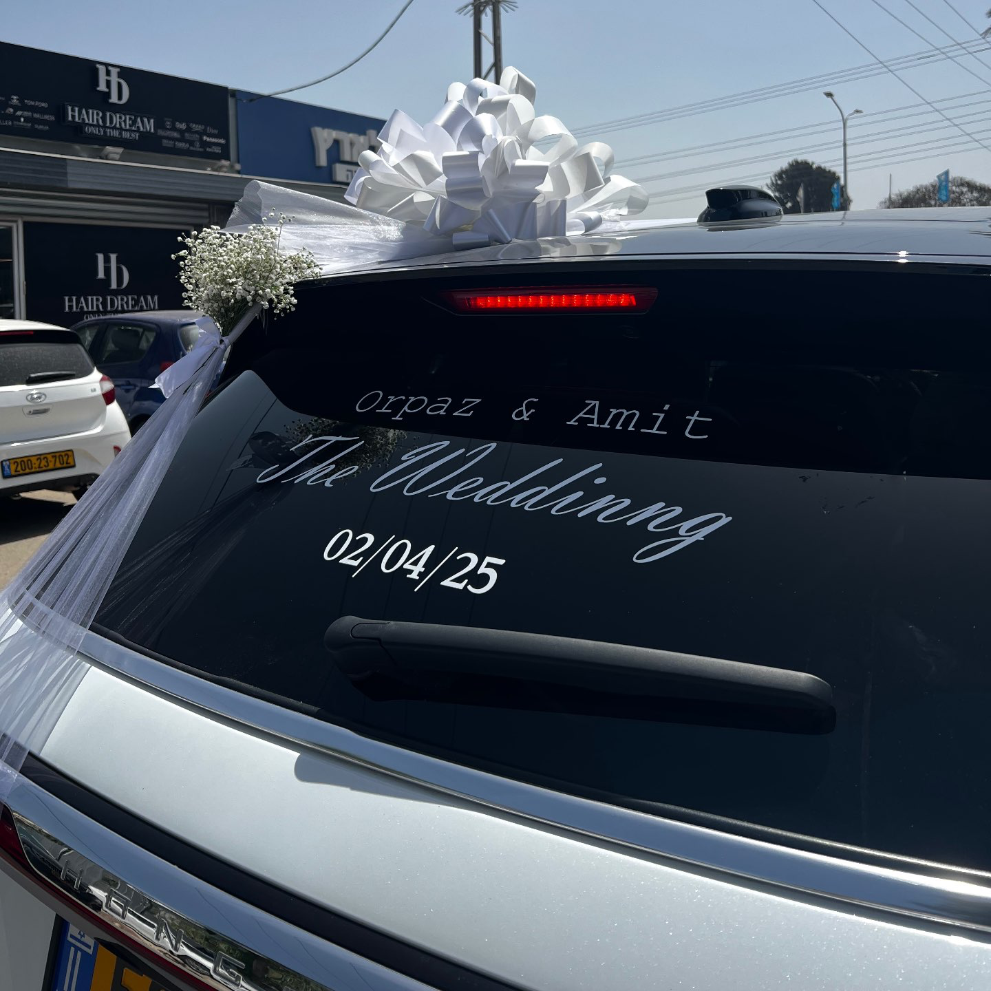 מדבקות ויניל שונות לכיתוב על הרכב.