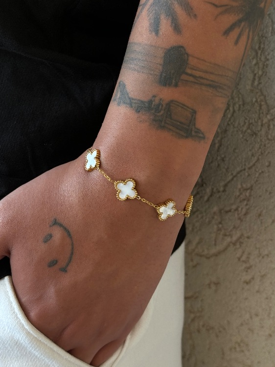 צמיד תלתן לבן זהב