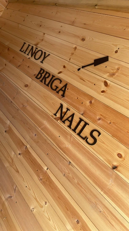 שילוט לעסק, מעץ/פרספקס