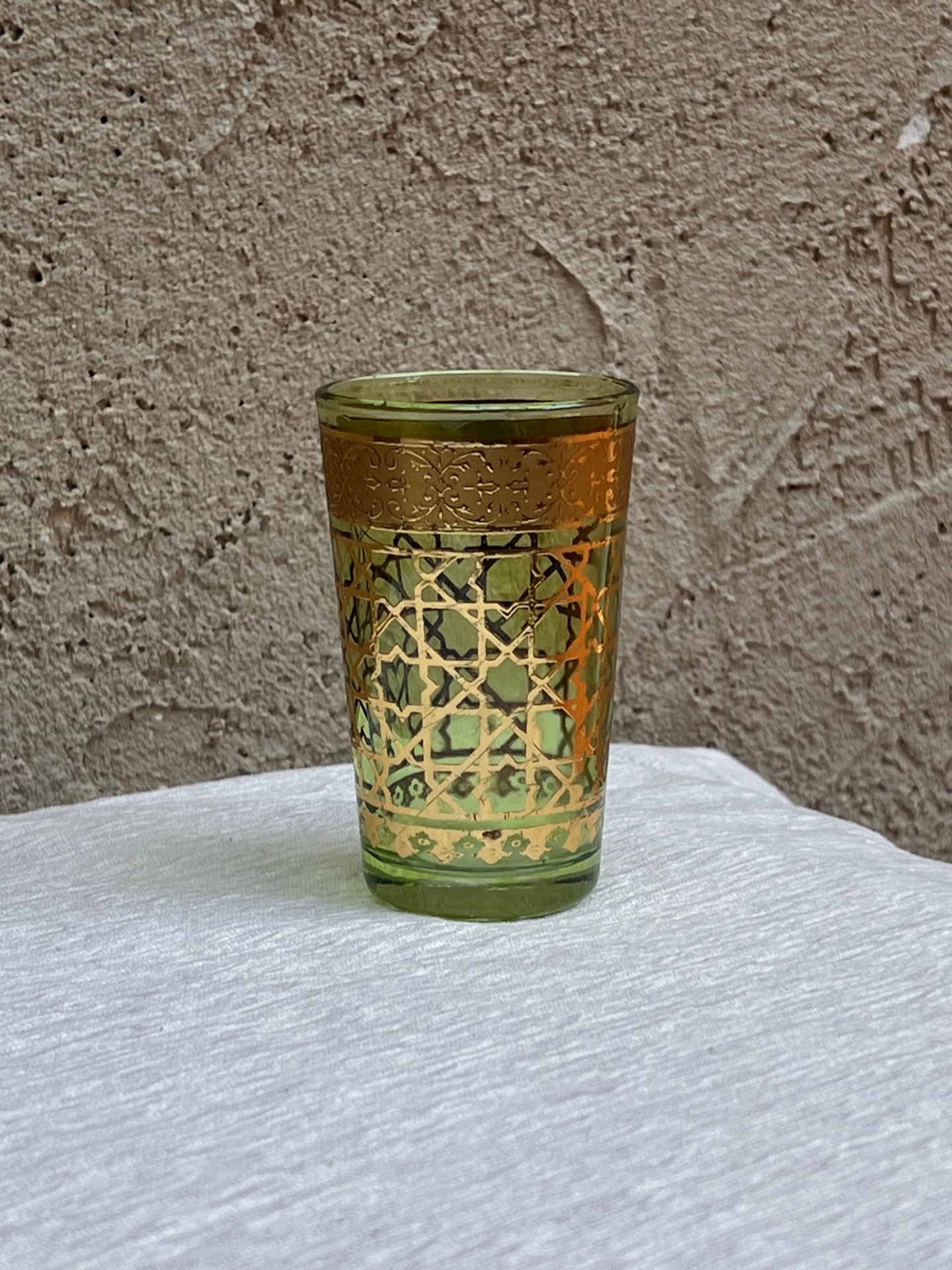 כוס מעויינים זהב