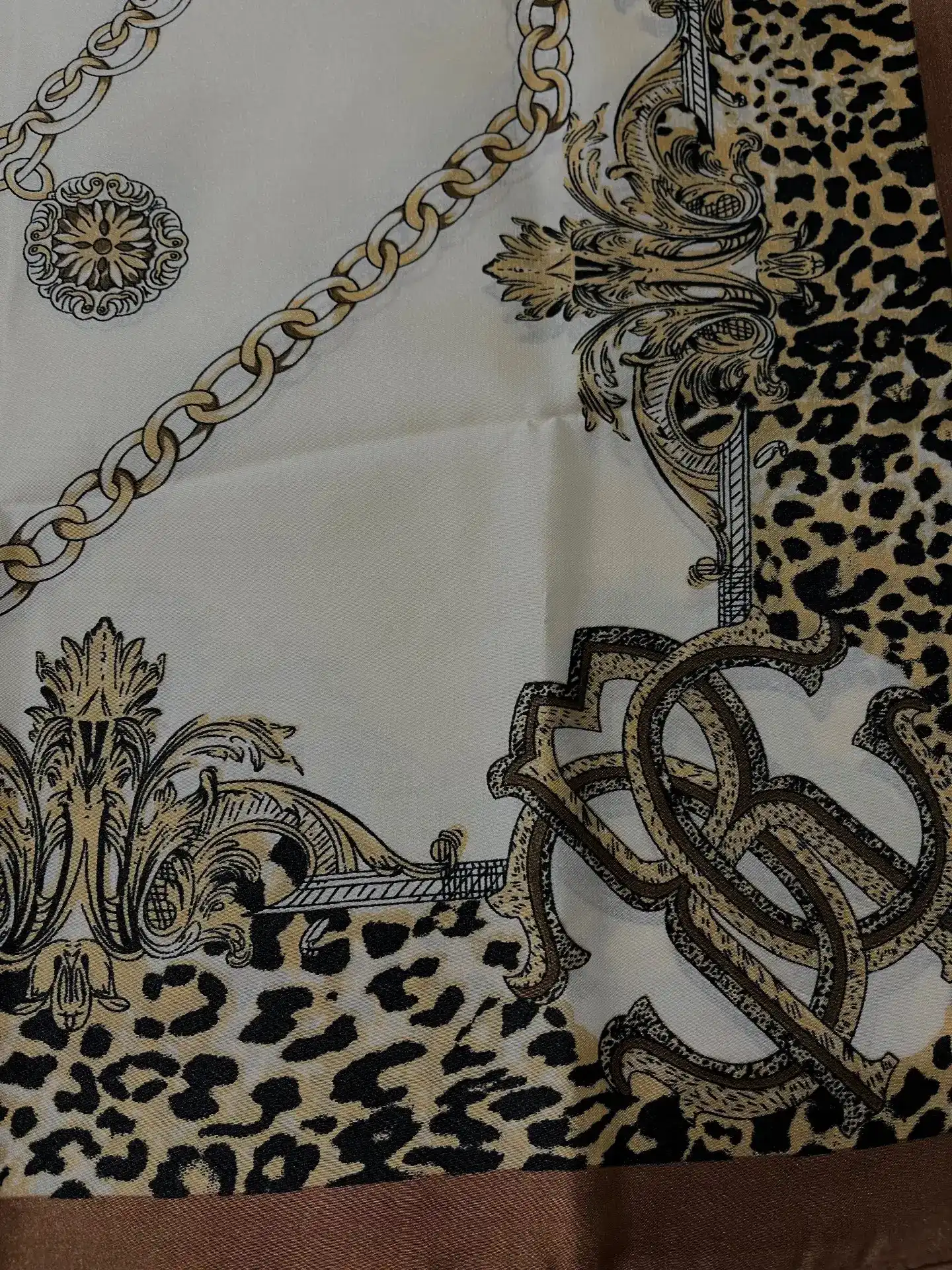 מטפחת הדפס בד סאטן משי - בוהו שמנת מנומר