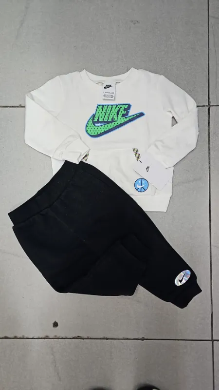 חליפת נייק בנים