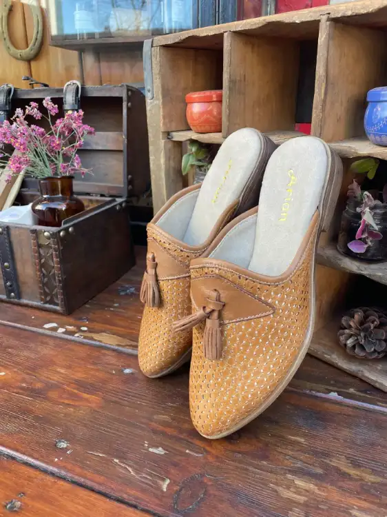 כפכף דונה עור קאמל עלים A280