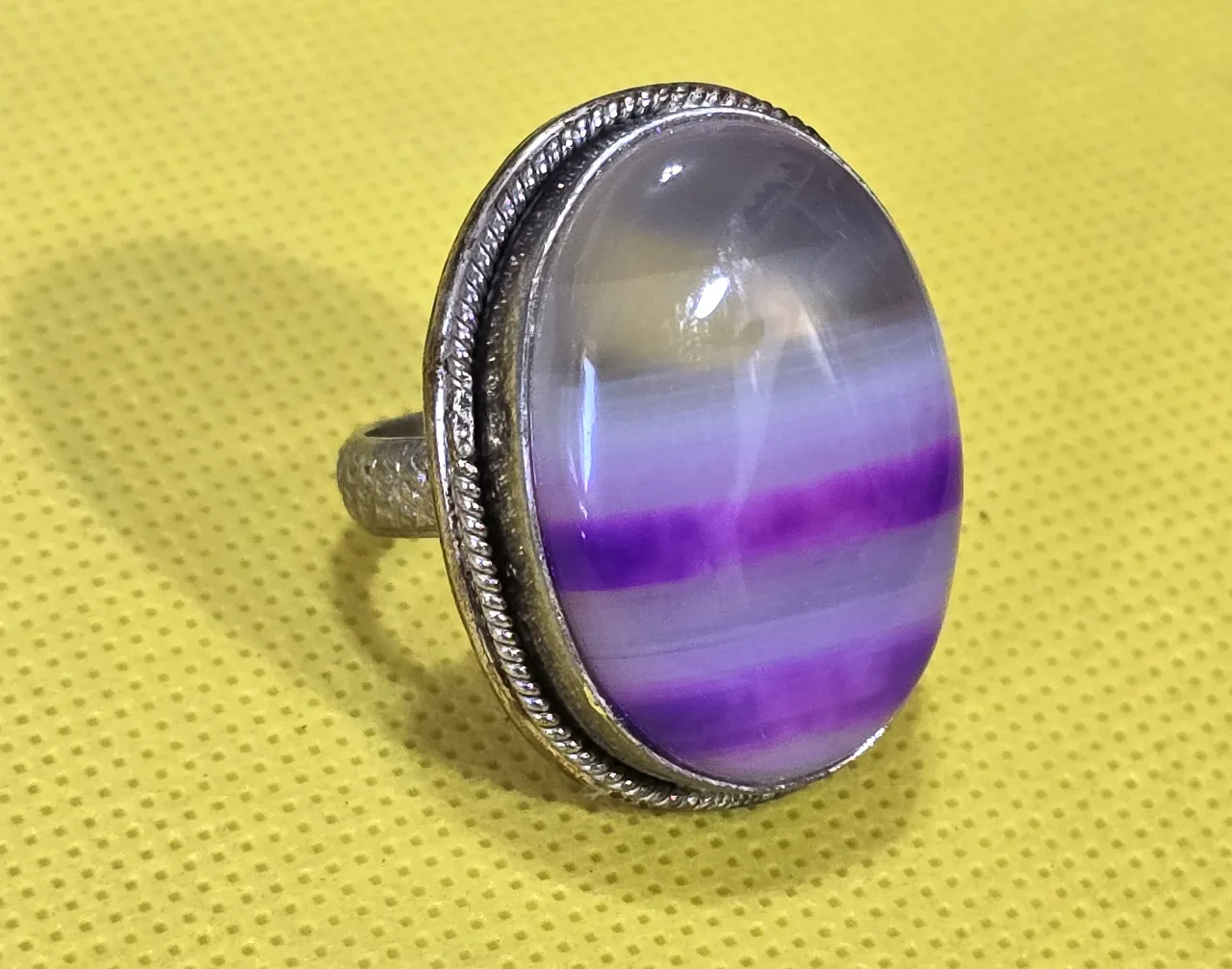 טבעת כסף גדולה ומרשימה מידה 8 מעוטרת אבן =האגת חתומה לכסף 925