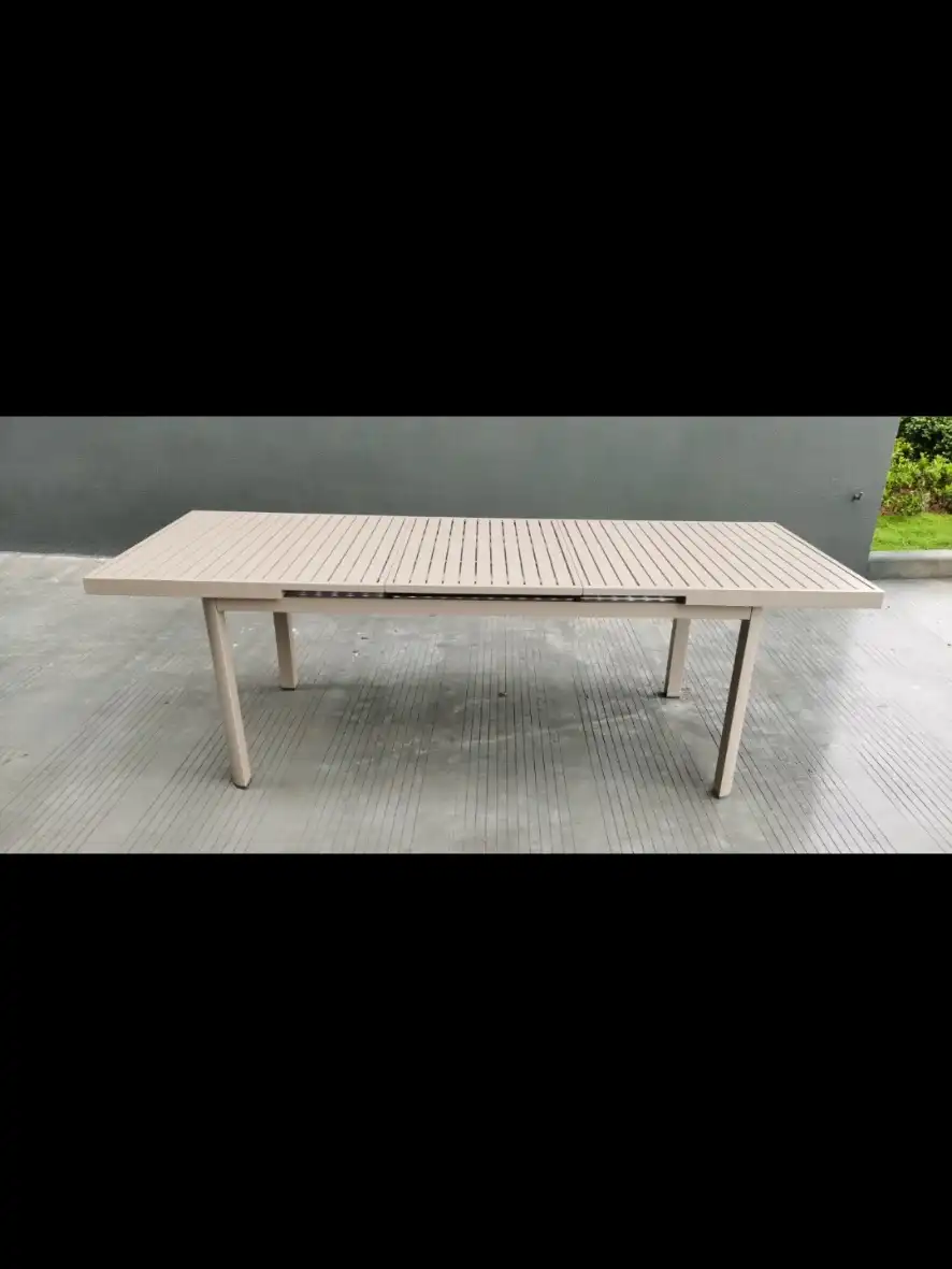 פינת אוכל "ליון" צבע שמפניה