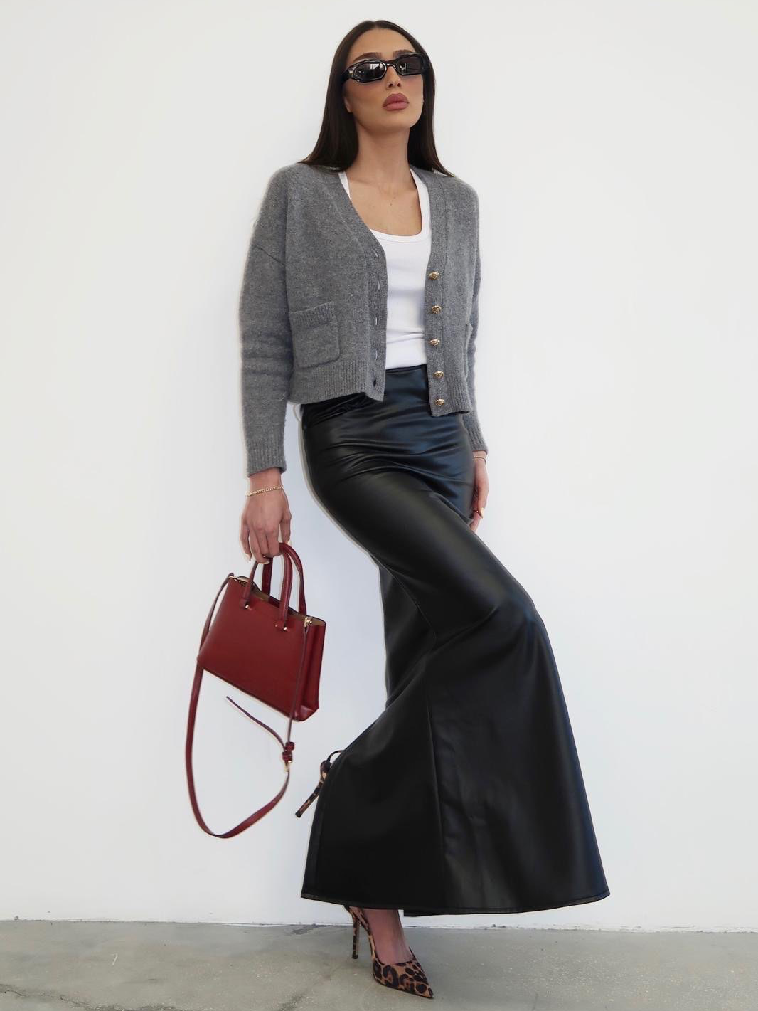 חצאית עור עיפרון