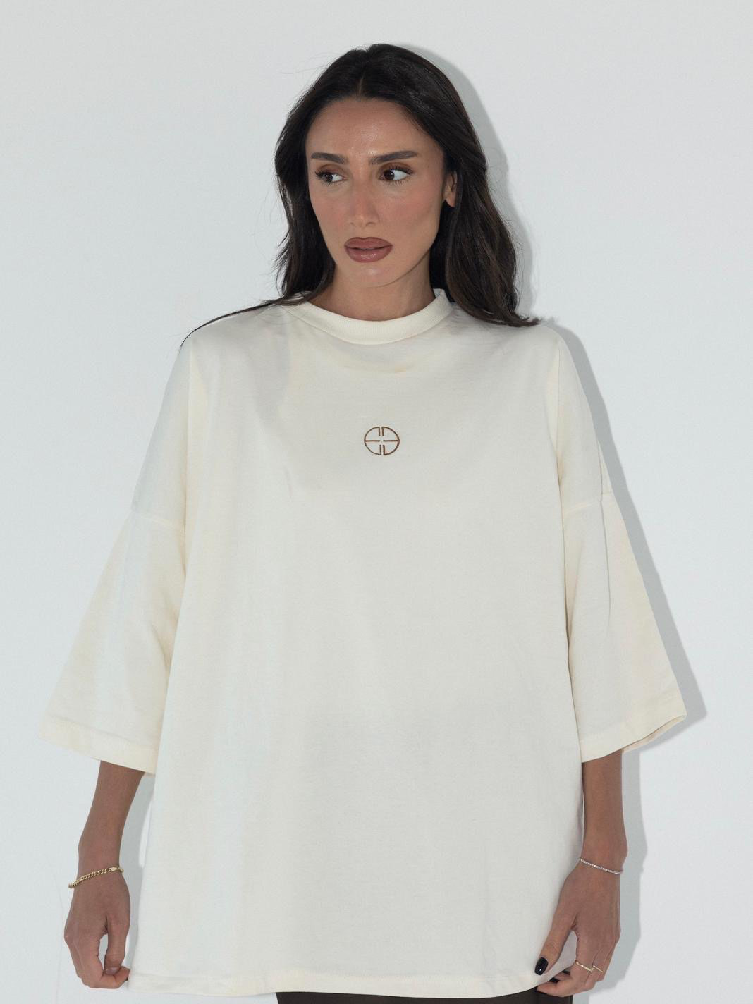 טי שרט לוגו פלוס שמנת