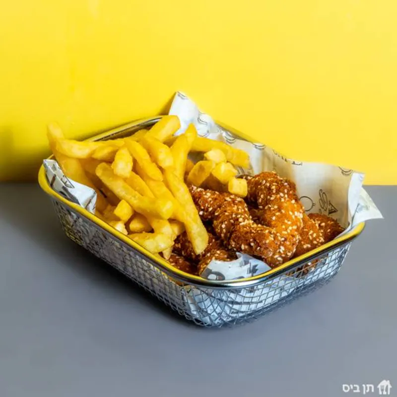 8 שניצלונים + צ'יפס