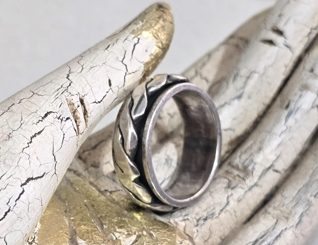 טבעת וינטג' כסף סטרלינג 925 מסתובבת,  משקל: 8 גרם. עבודת יד. חתומה: 925 מידה 8