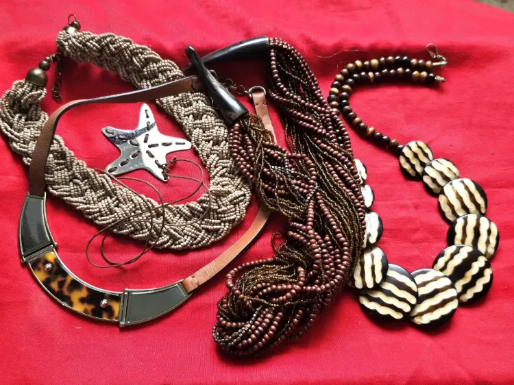 לוט של 5 שרשראות לצוואר