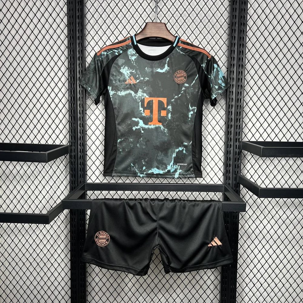 חליפת ילדים באיירן מינכן חוץ 24-25