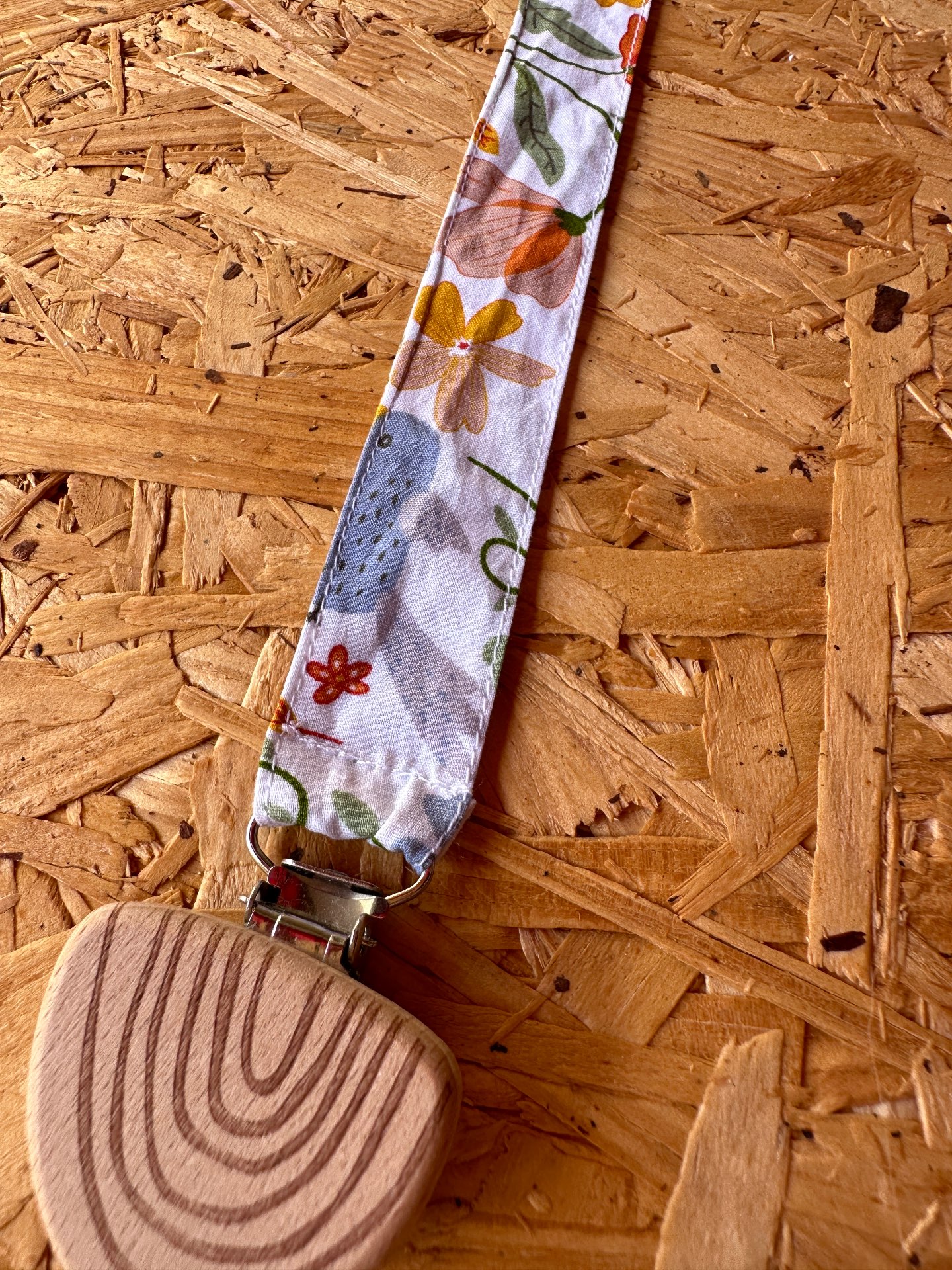 מחזיק מוצץ ציפורים