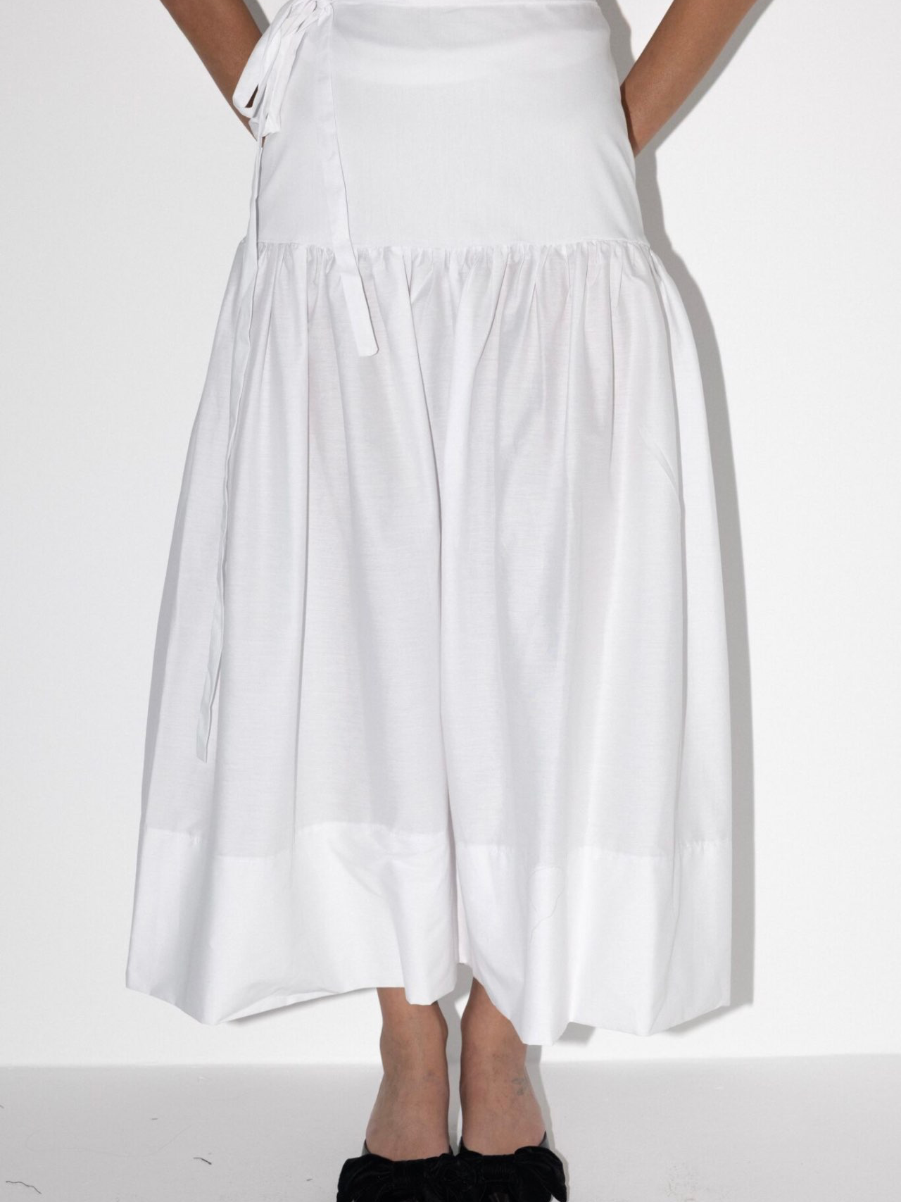 חצאית פפיון לבן