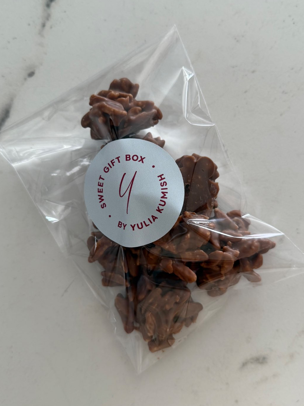 מיקס שקדים בציפוי שוקולד בלונדי