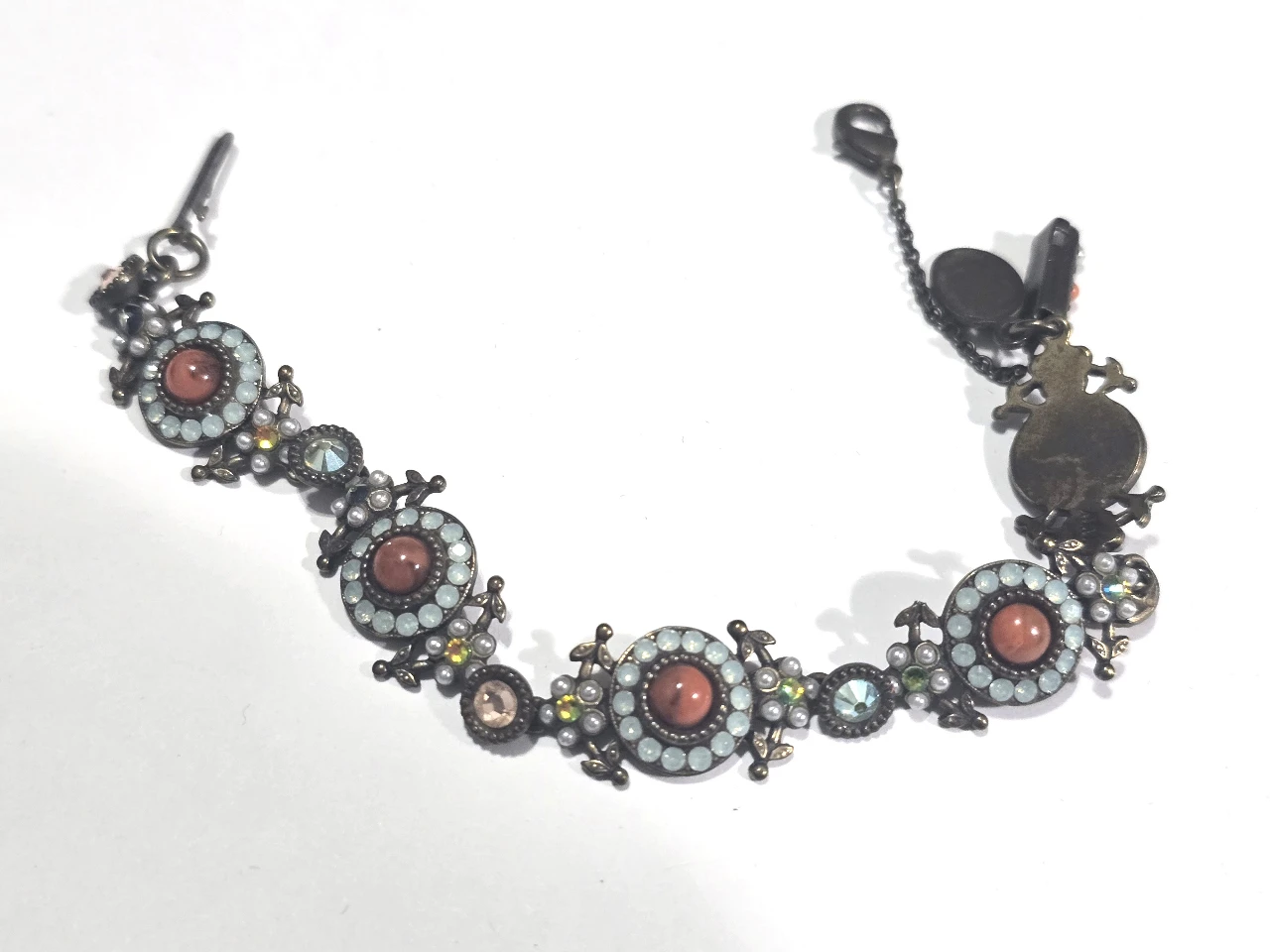 צמיד מבית מיכל נגרין צבעים אדום ותורכיז אבני סברובסקי