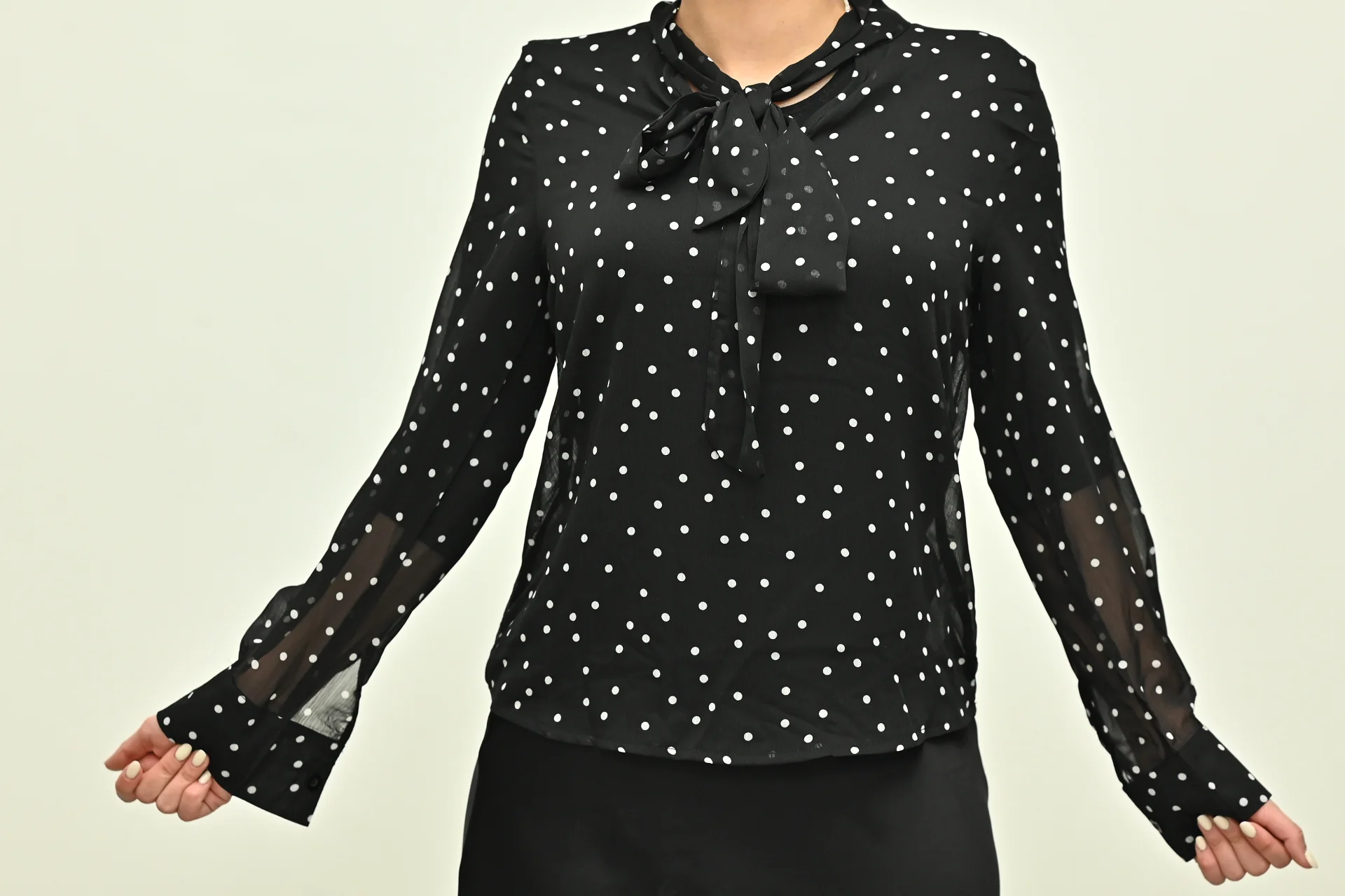 חולצת עניבה נקודות