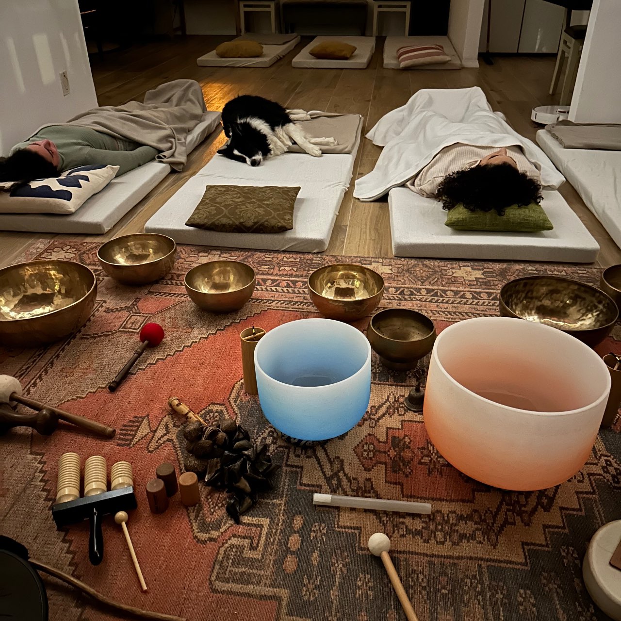 סשן זוגי בעץ אפרים – חיבור רגשי דרך צלילים | גיל אלבז