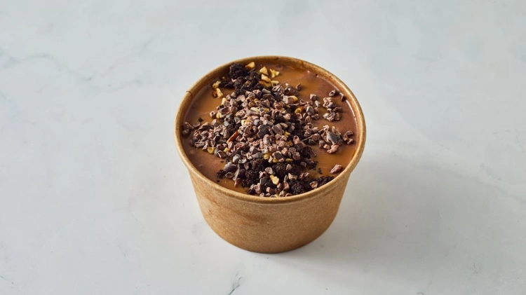 גלידת קפה עם גריסי קקאו ושוקולד