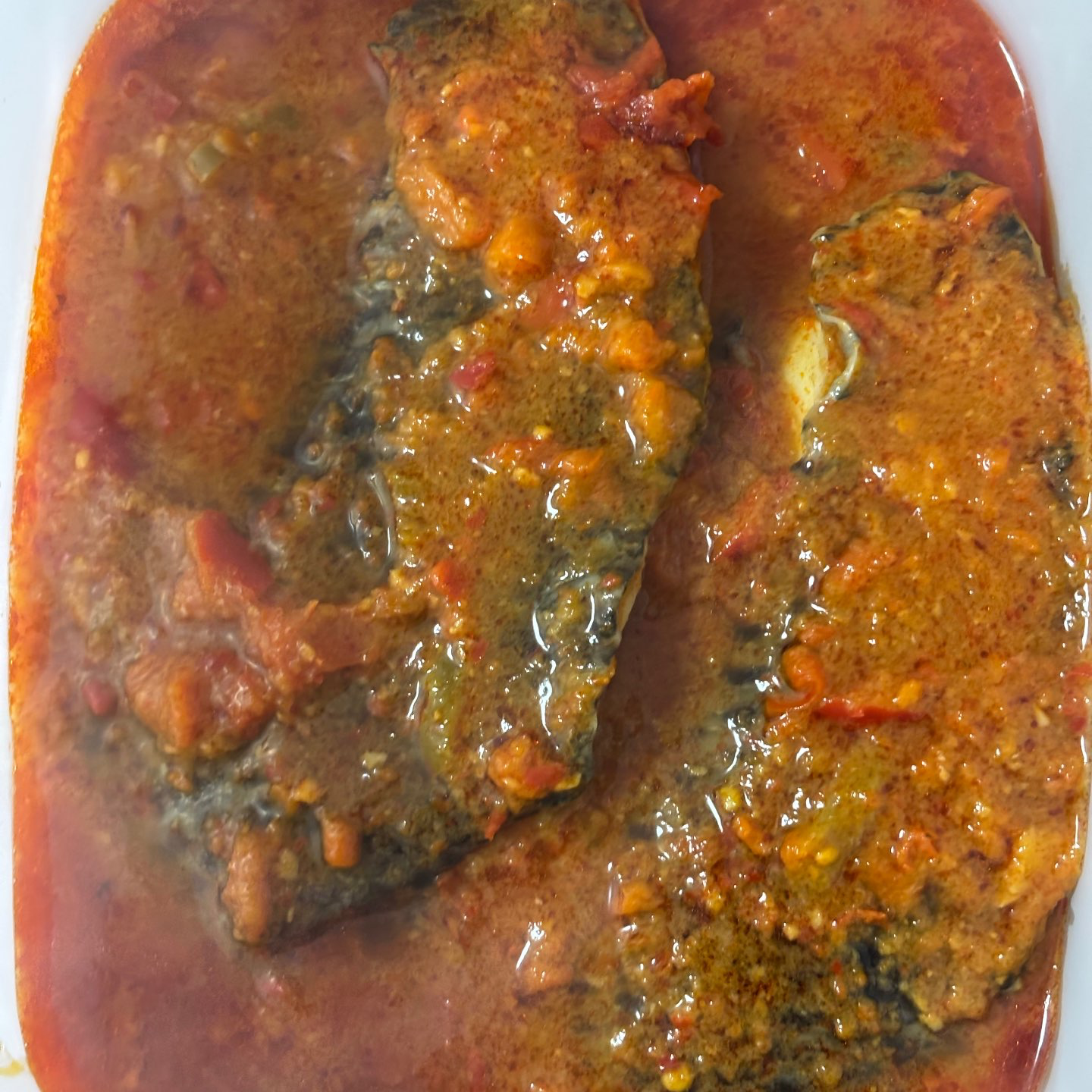 דג פילה אמנון ברוטב עגבניות שרי וגמבה פיקנטי – מנת דג עשירה 