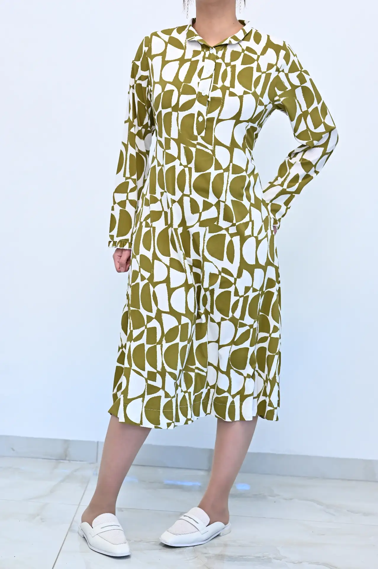 שמלת אליפסות צנועה-צהוב לבן