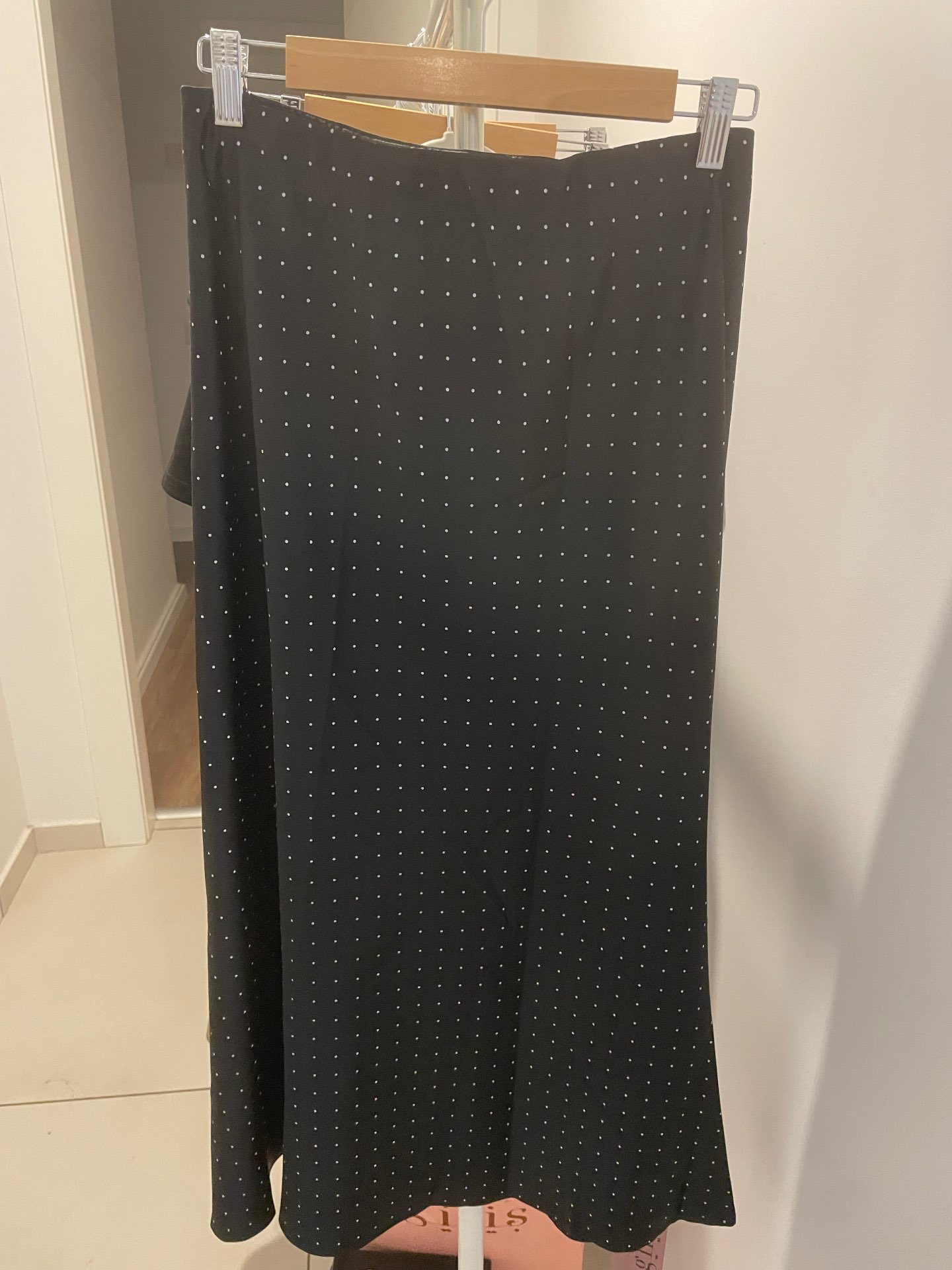 חצאית נקודות