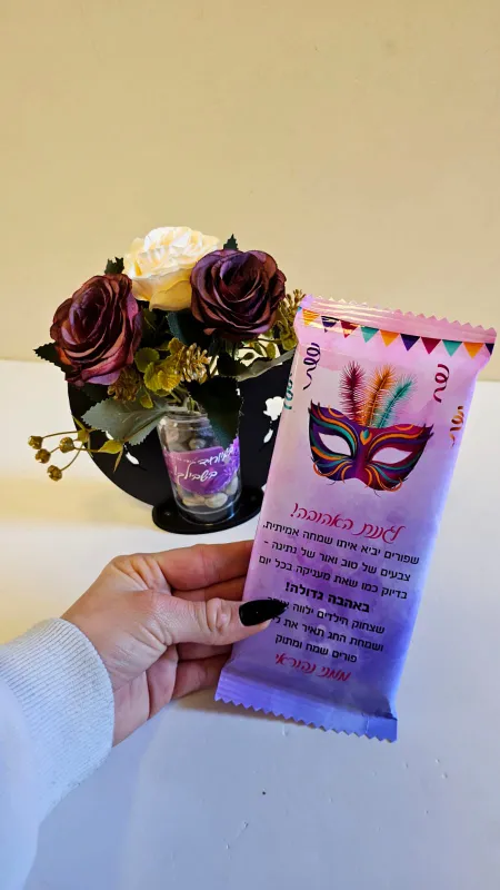 עציץ מלאכותי וטבלת שוקולד