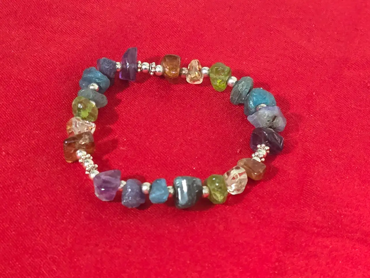 צמיד יפה ומהמם אבנים טבעיות ובצבעים שונים
