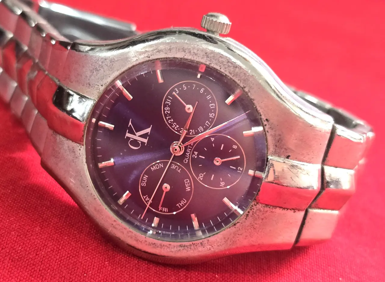 שעון יד של המותג האופנתי CK (Calvin Klein) השעון במצב עבודה סוללה חדשה תתחדשו