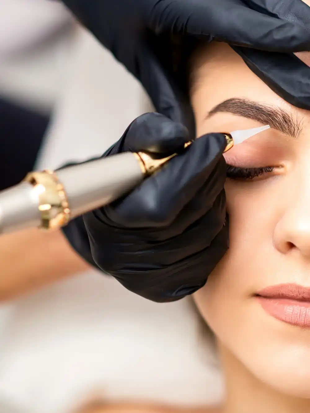 איפור קבוע - גבות (פודרה/הצללה)