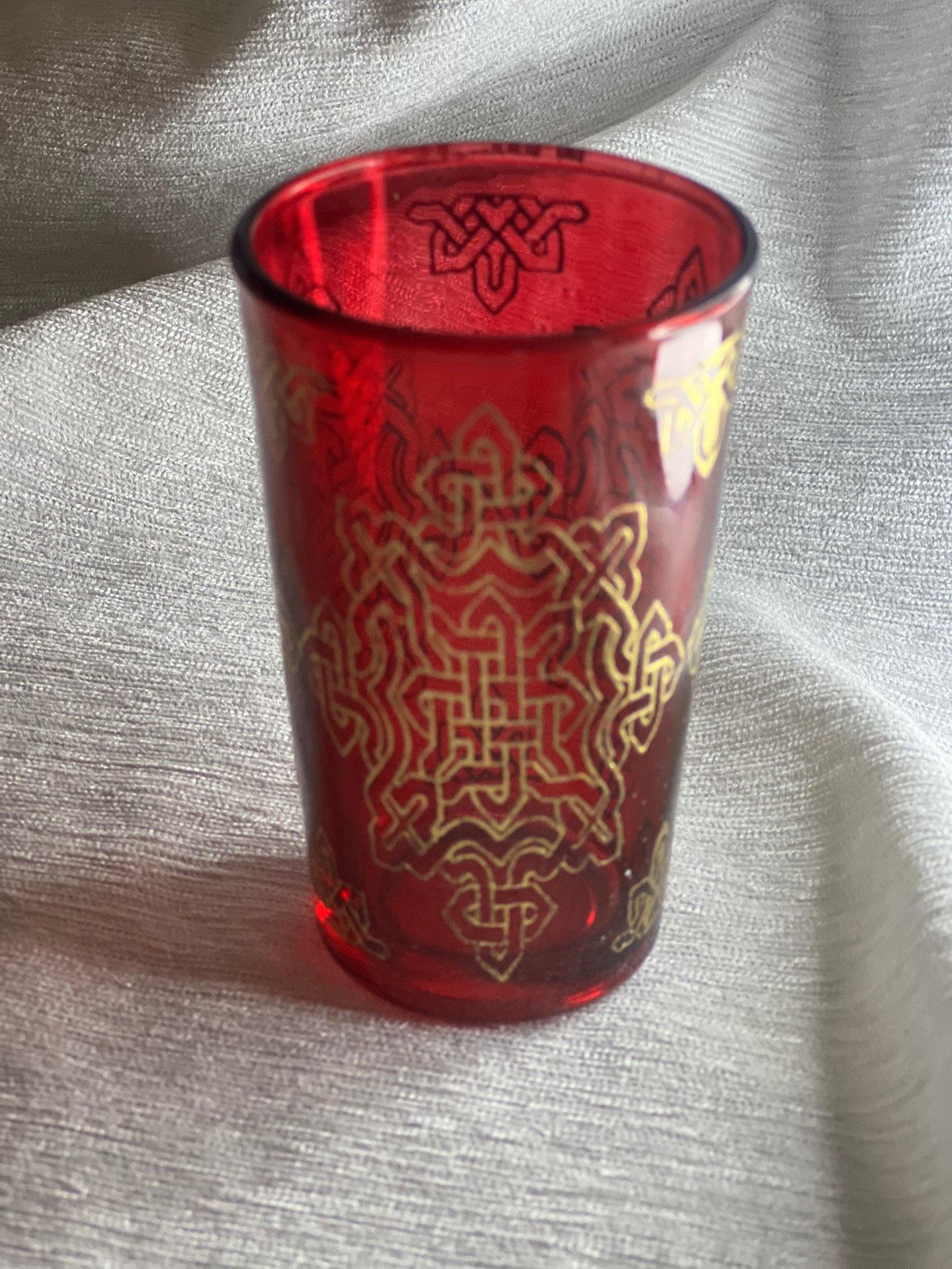 כוס זכוכית מעוטרת