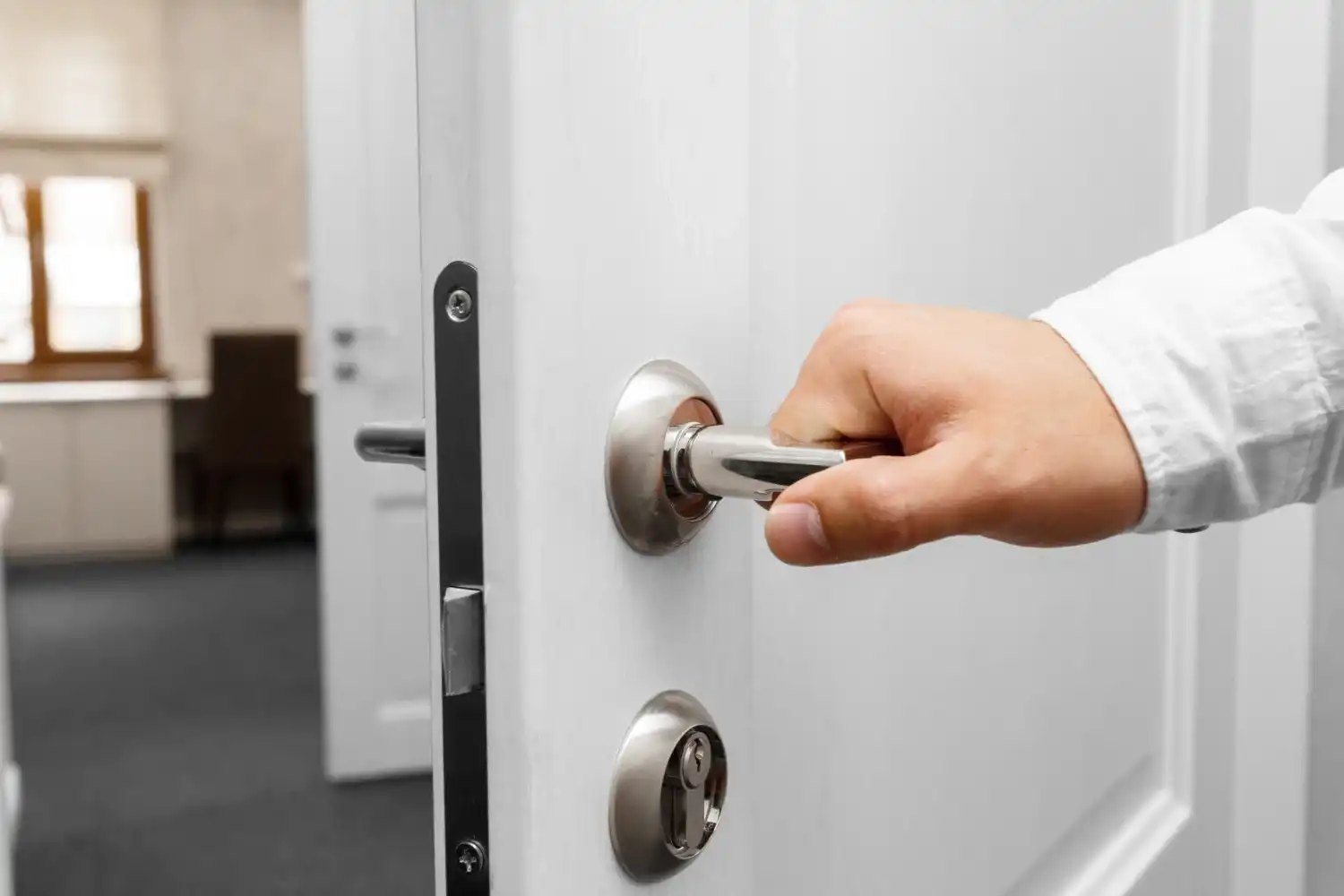 פריצת דלת פנים