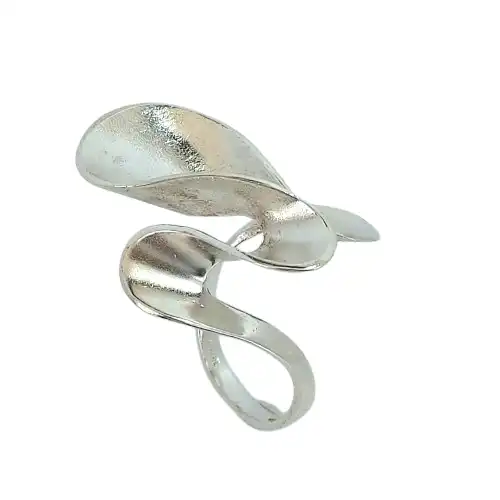 טבעת כסף 925 בעיצוב מודרני