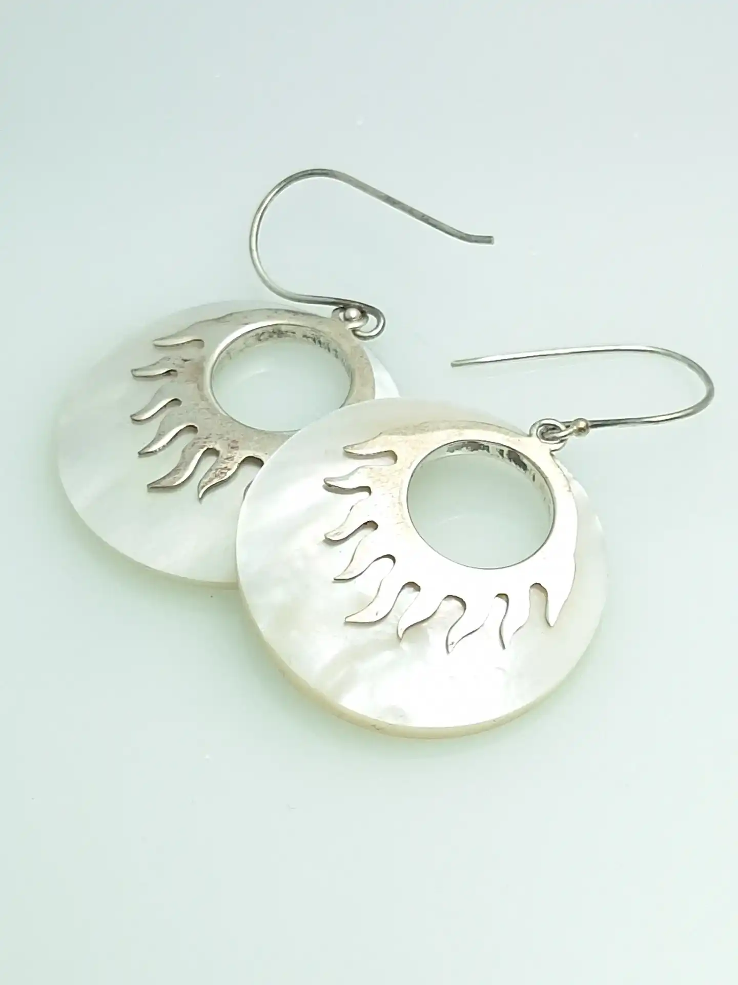 עגילי כסף 925 על בסיס צדף פנינת ים