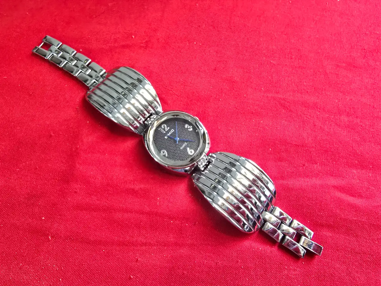 שעון יד לנשים גוף השעון והצמיד עשוים ממתכת חוסר בסוללה