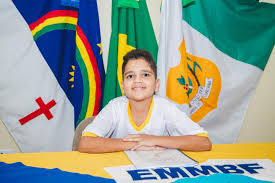 Ilustração de um aluno ouvindo podcast