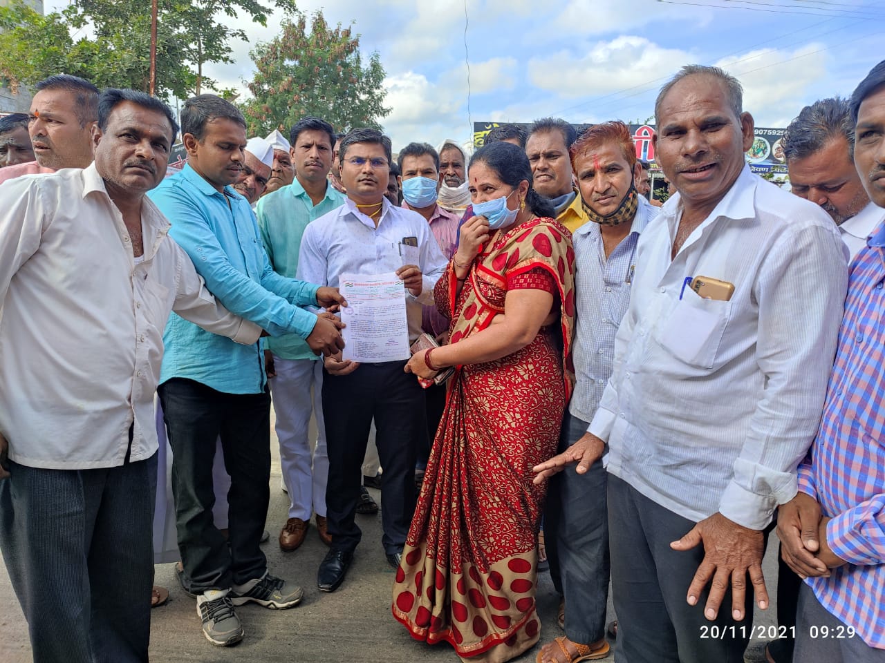 मढेवडगाव येथील रस्ता रोको आंदोलन प्रशासनाच्या लेखी आश्‍वासनानंतर स्थगित.