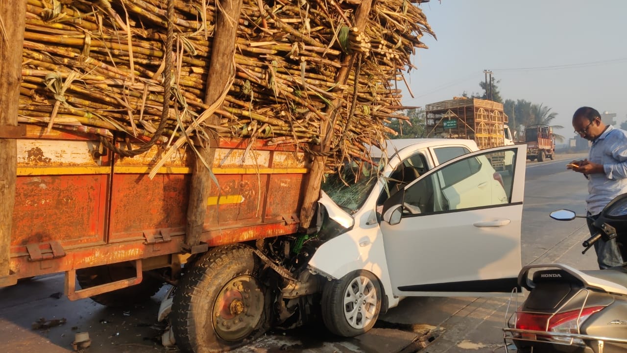 काष्टीत कार ट्रॕक्टरच्या धडकेत आरपीएफ जवानाचा मृत्यू