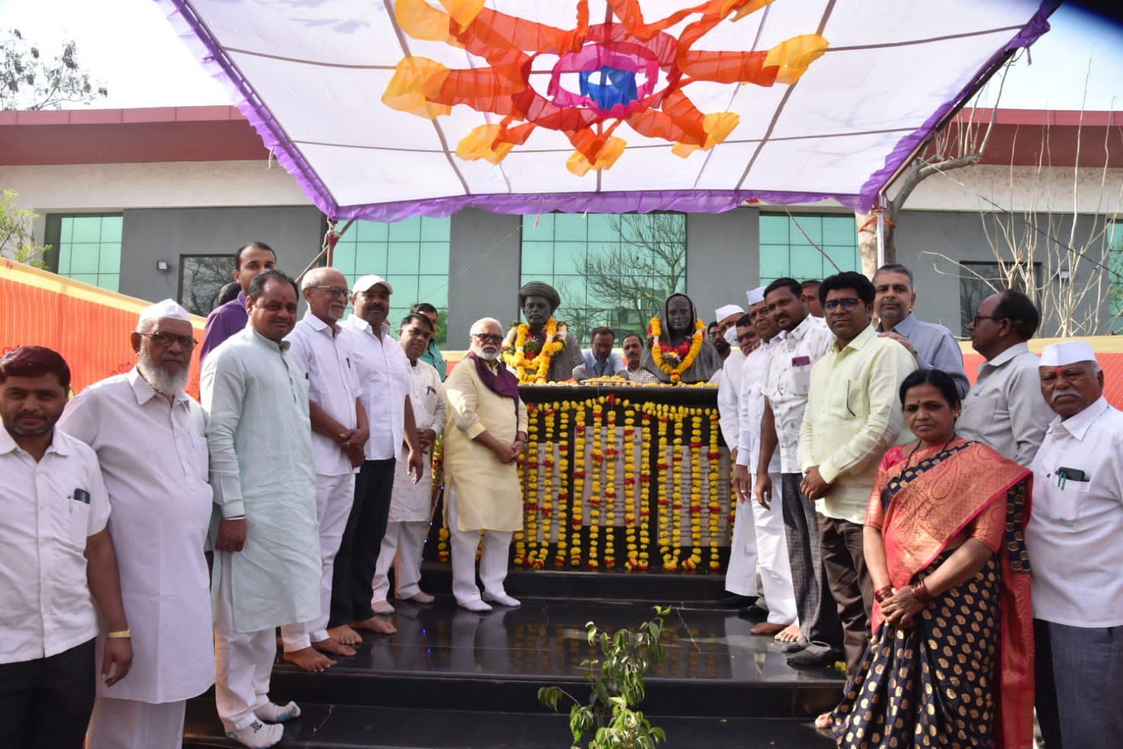 क्रांतीसूर्य महात्मा फुले यांनी देशात स्वातंत्र्य, समता व बंधुतेची बीजे रोवली - मंत्री छगन भुजबळ