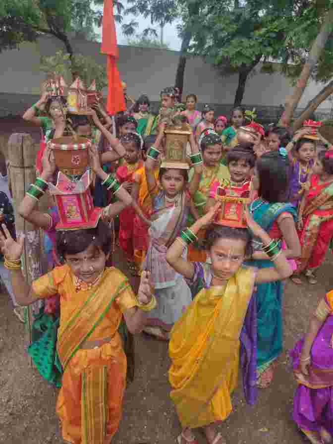 छोट्यांमुळे आले गणपती मळ्याला पंढरीचे स्वरूप....