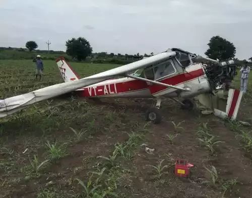 पुणे जिल्ह्यातील या गावी कोसळले  विमान 