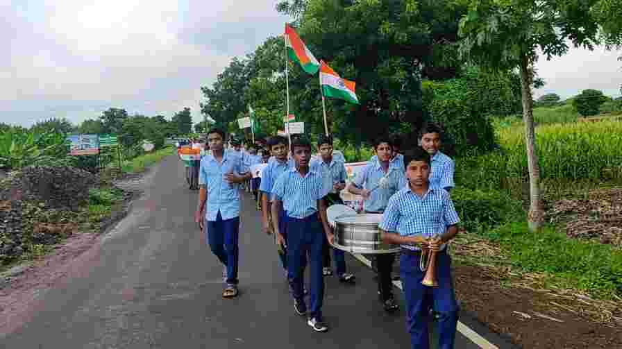 स्वातंत्र्याचा अमृत महोत्सव यानिमित्त पुणे जिल्हा शिक्षण मंडळ, पुणे या शैक्षणिक संस्थेच्या श्रीराम विद्यालय पडवी ता. दौंड या शाखेत प्रभात फेरीचे आयोजन