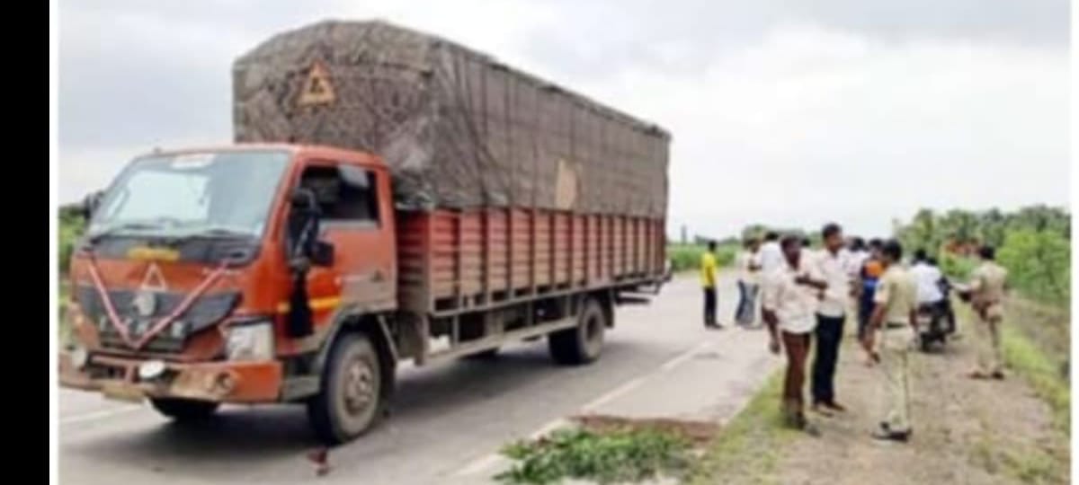 अपघातात पतीचा घटनाथळी तर पत्नीचा उपचार दरम्यान मृत्यू नगर - दौंड रस्त्यावरील घटना.