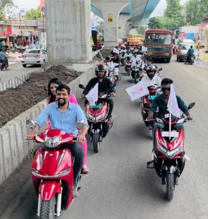 अहमदनगर शहरात ओकीनावा इलेट्रॉनिक बाईक ची जनजागृती भव्य रॅली