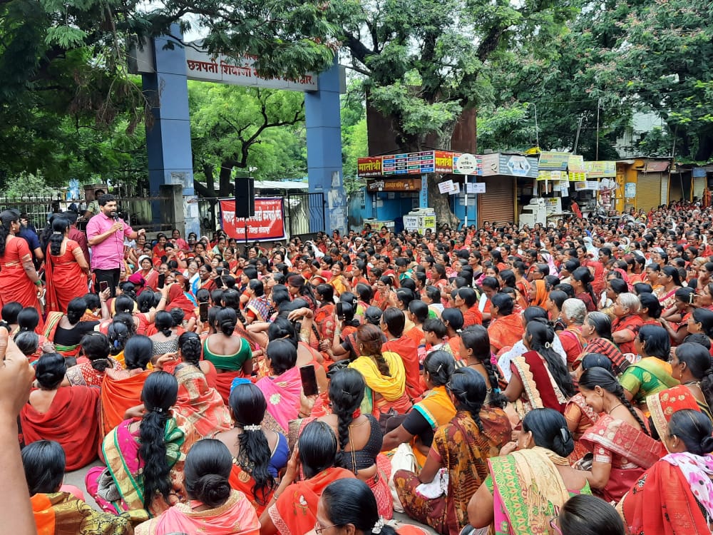 अंगणवाडी ताईंसाठी जनशक्ती मैदानात मागण्या मान्य नं झाल्यास मंत्रालयात घुसण्याचा इशारा
