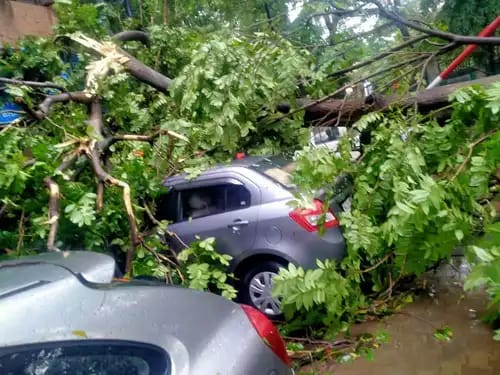 धो-धो पावसाने पुण्यात वाहतूक कोंडी