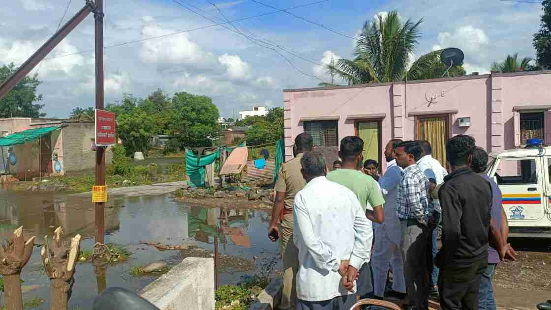 वडगाव निंबाळकर येथील एक व्यक्ती गेली पुराच्या पाण्यामध्ये वाहून 