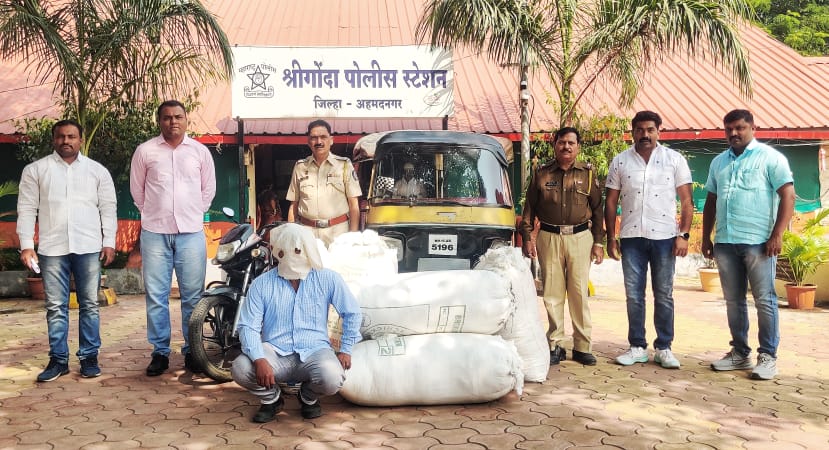 शेतक-यांचा कापुस चोरणारा अट्टल गुन्हेगार श्रीगोंदा पोलीसांचे ताब्यात.
