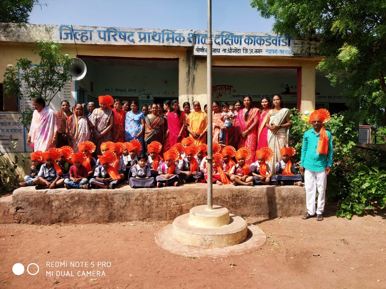 दक्षिण काकडेवाडी जिल्हा प. प्राथमिक शाळेत नवागतांचे स्वागत
